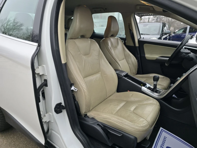 Volvo XC60 2.4d 163к.с 4x4 6 скорости , снимка 13 - Автомобили и джипове - 52859355