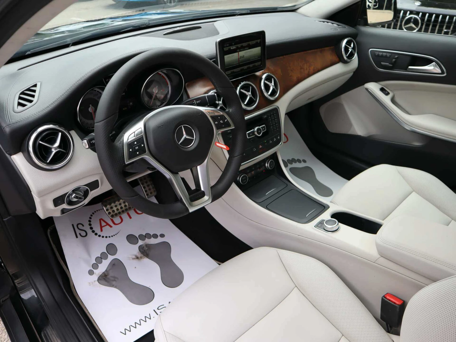 Mercedes-Benz GLA 220 AMG/4Matic/Панорама/Подгрев - изображение 8