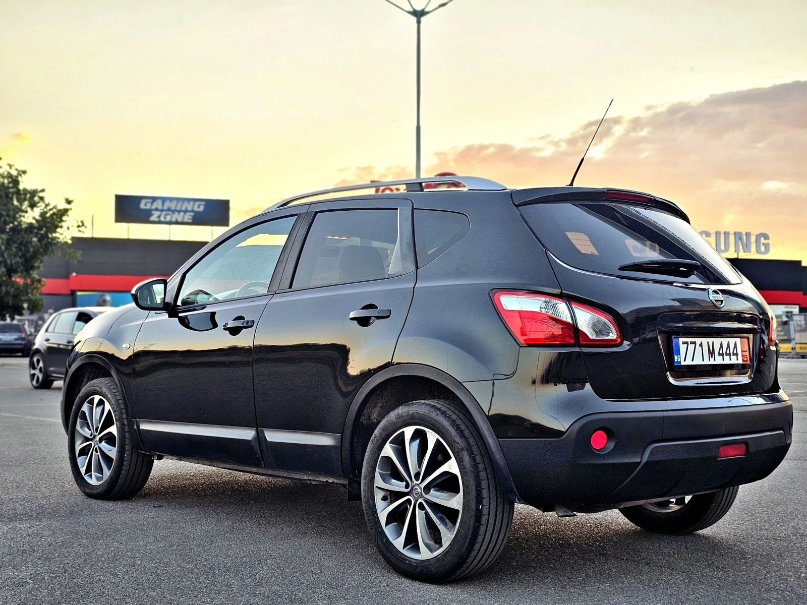 Nissan Qashqai Tekna Face 2.0i 4x4/ Bose/ Keyless/ Панорама/Xenon - изображение 5