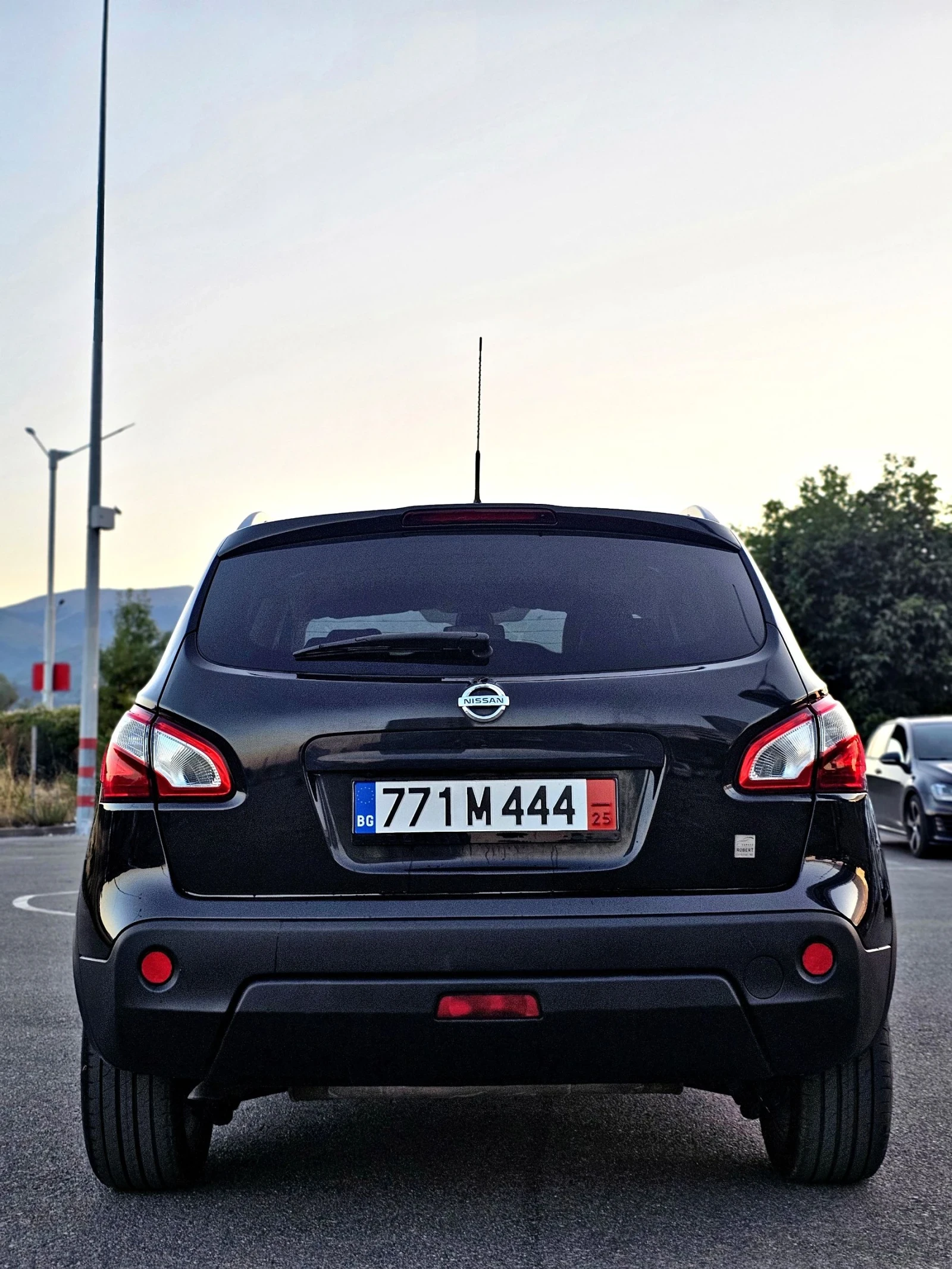 Nissan Qashqai Tekna Face 2.0i 4x4/ Bose/ Keyless/ Панорама/Xenon - изображение 7