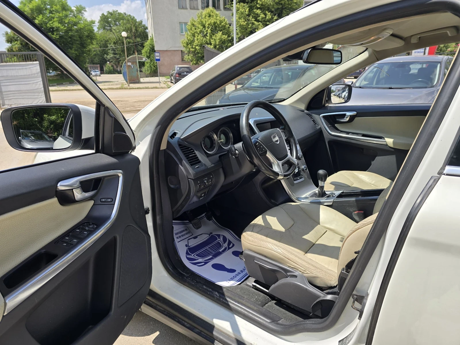 Volvo XC60 2.4d 163к.с 4x4 6 скорости , снимка 10 - Автомобили и джипове - 52859355