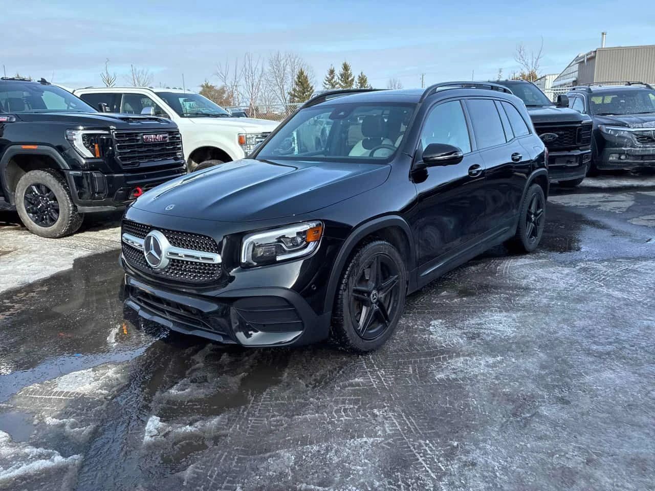 Mercedes-Benz GLB * 250 * CARFAX * KEYLESS * PANO | Auto.bg — изображение 1