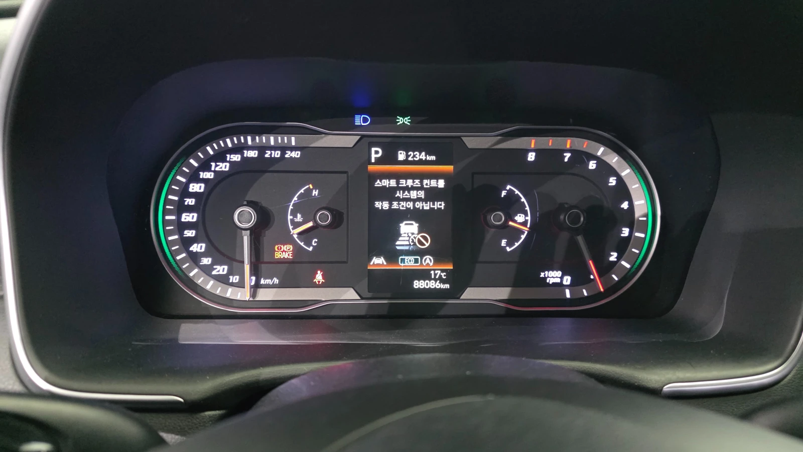 Hyundai Tucson 1.6* TURBO* PREMIUM* ПОДГРЕВ* ОБДУХВАНЕ* КАМЕРА* , снимка 11 - Автомобили и джипове - 54702620