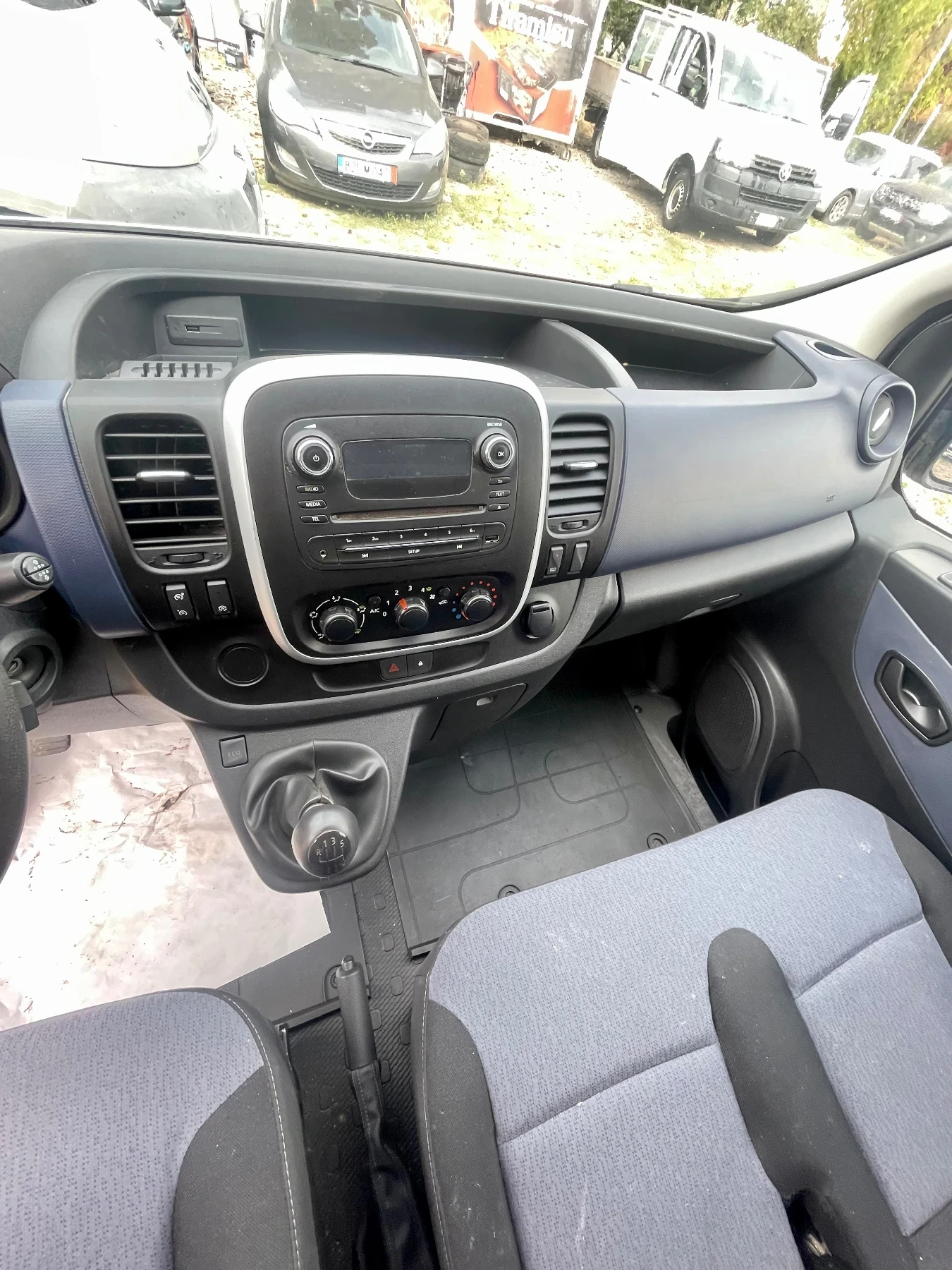 Opel Vivaro 1, 6 CDTI klima, снимка 10 - Бусове и автобуси - 56038673