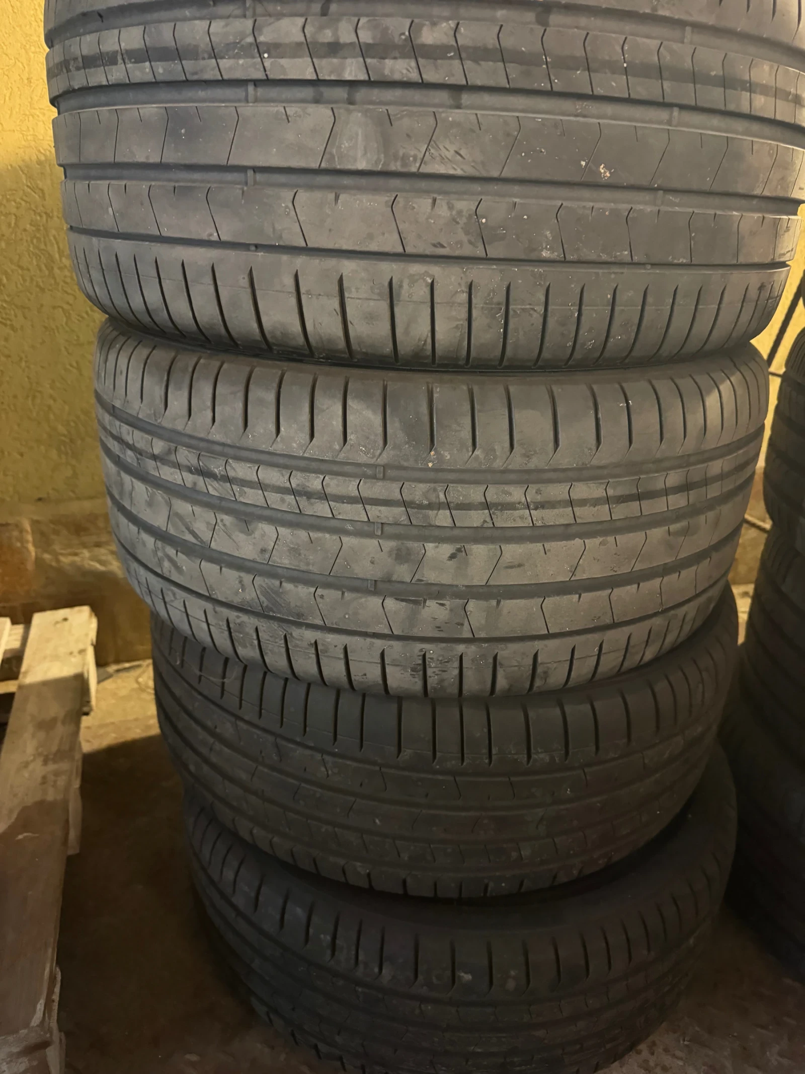 Гуми Летни 245/35R20, снимка 4 - Гуми и джанти - 54154834