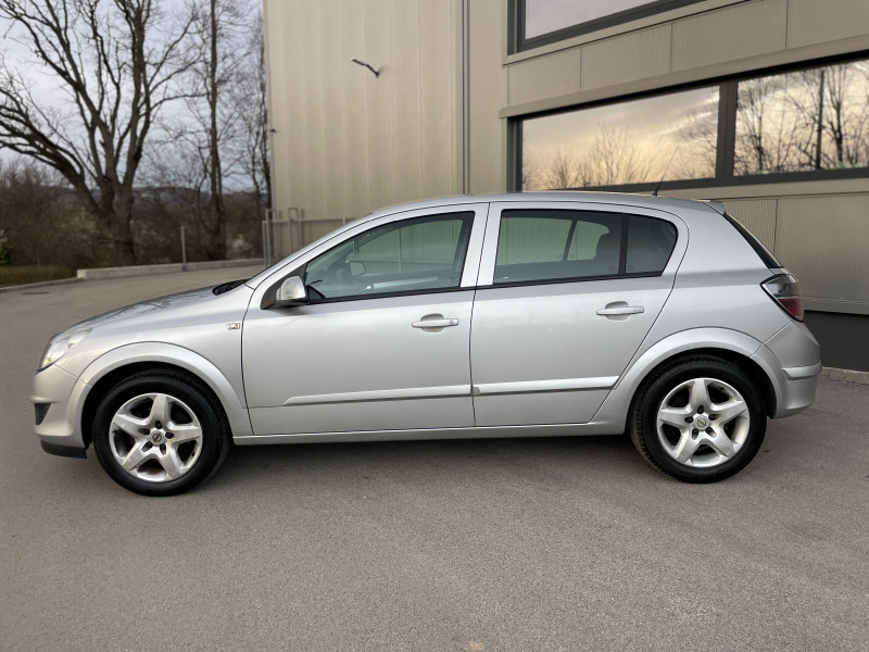 Opel Astra 1.4i КАТО НОВА!!, снимка 2 - Автомобили и джипове - 44717971