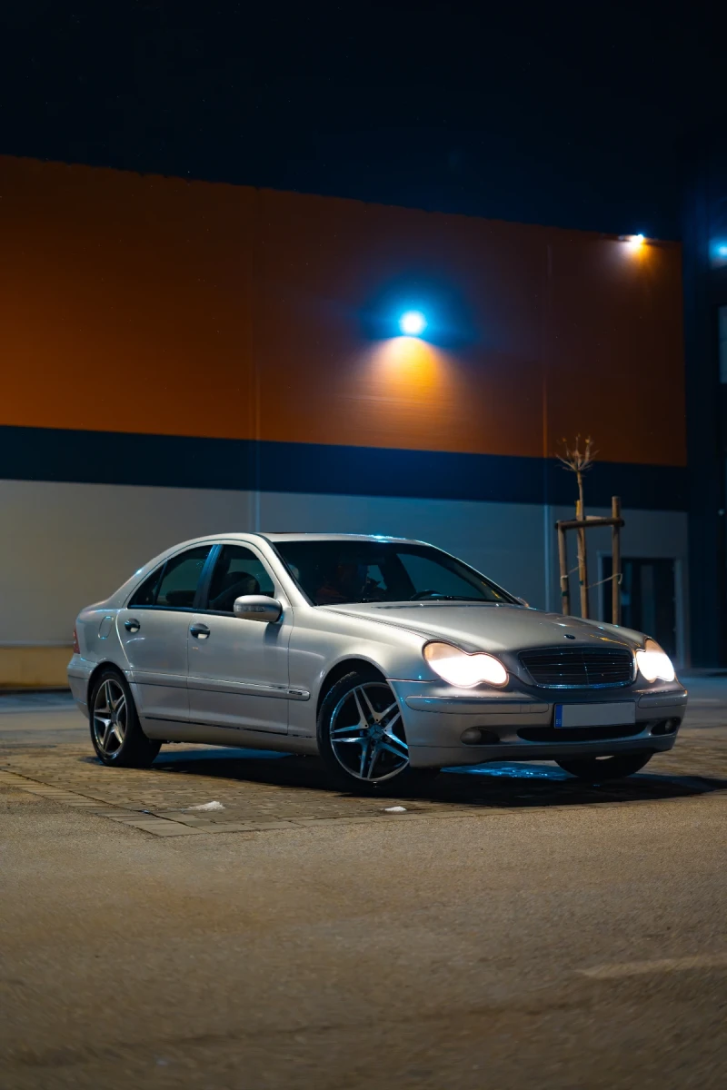 Mercedes-Benz C 180 Kompressor, снимка 1 - Автомобили и джипове - 48685338