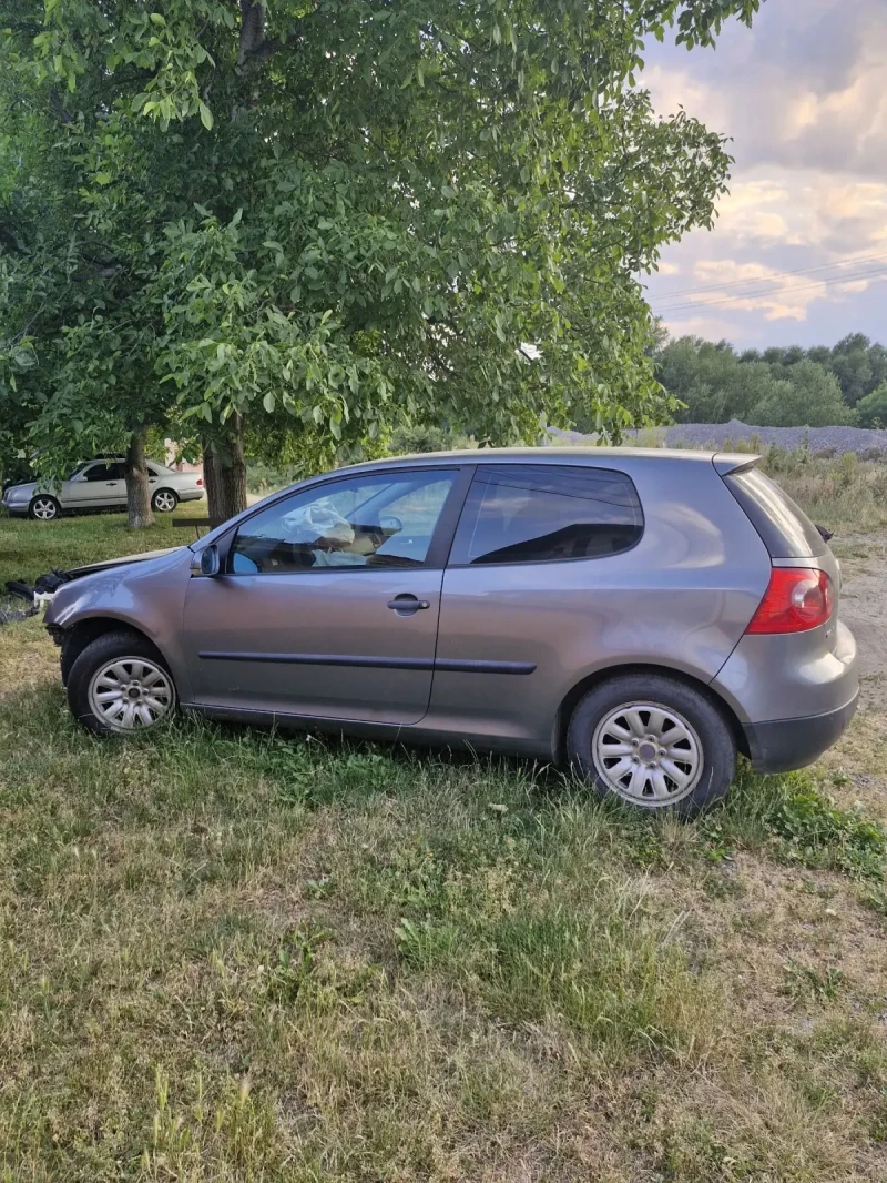 VW Golf 5 1.9 TDI 90 HP Цялата за части здрав мотор, снимка 2 - Автомобили и джипове - 51697505