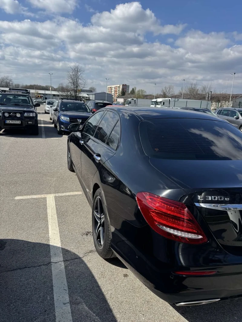 Mercedes-Benz E 300, снимка 12 - Автомобили и джипове - 52402975