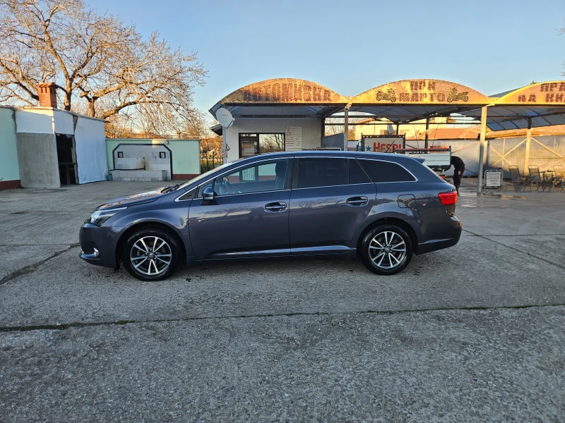 Toyota Avensis 1, 8, снимка 3 - Автомобили и джипове - 52930370