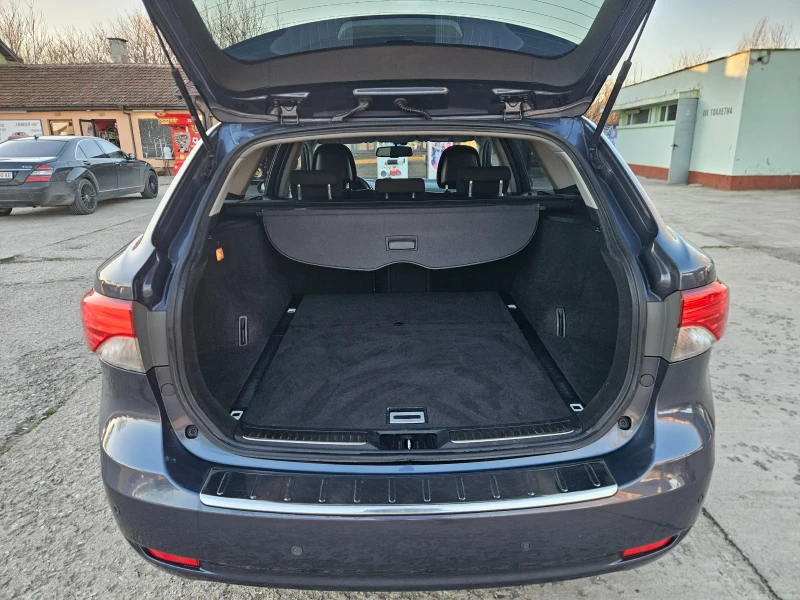 Toyota Avensis 1, 8, снимка 16 - Автомобили и джипове - 52930370