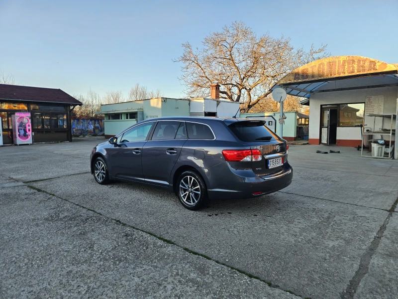 Toyota Avensis 1, 8, снимка 4 - Автомобили и джипове - 52930370