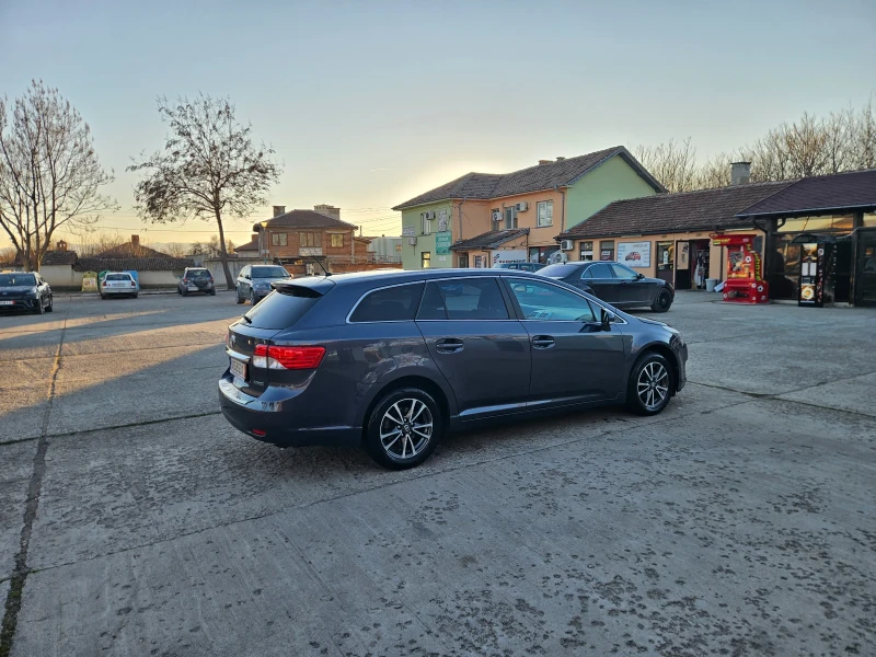 Toyota Avensis 1, 8, снимка 8 - Автомобили и джипове - 52930370