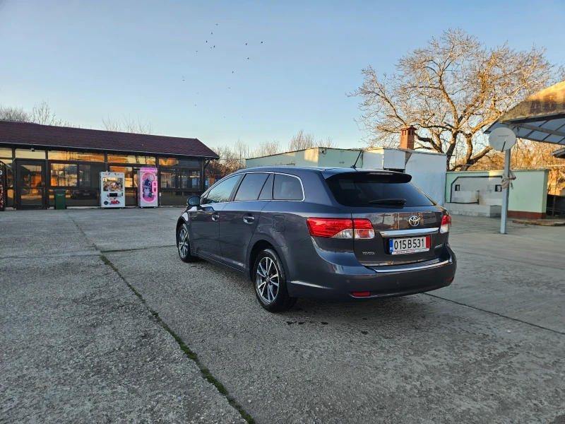 Toyota Avensis 1, 8, снимка 5 - Автомобили и джипове - 52930370