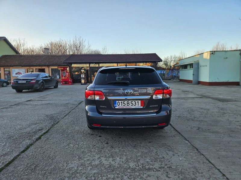 Toyota Avensis 1, 8, снимка 6 - Автомобили и джипове - 52930370