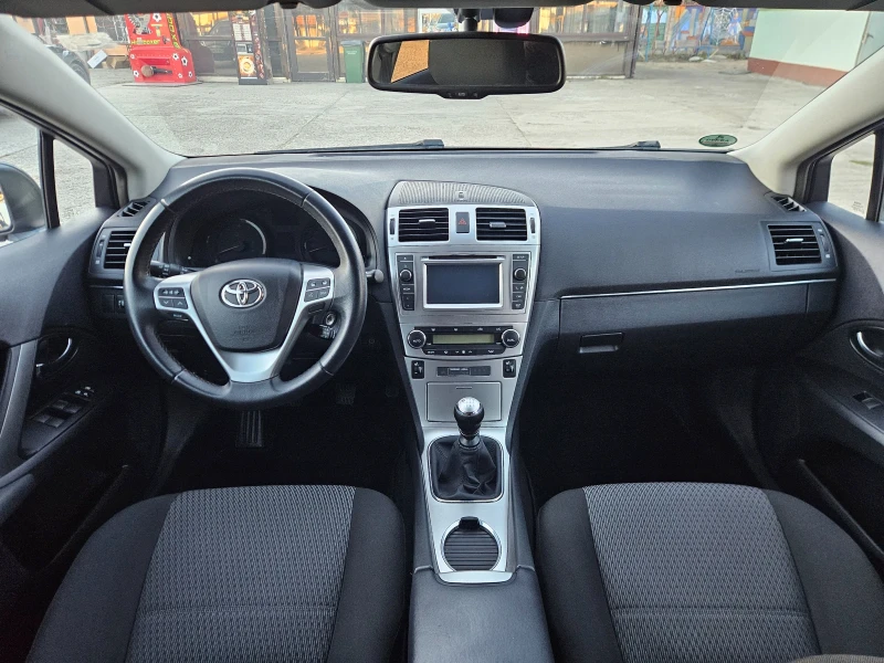 Toyota Avensis 1, 8, снимка 11 - Автомобили и джипове - 52930370