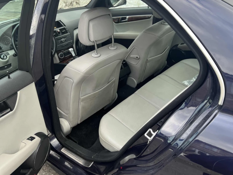 Mercedes-Benz C 300 CARFAX* АВТОФИНАНСИРАНЕ БЕЗ ПЪРВОНАЧАЛНА ВНОСКА, снимка 9 - Автомобили и джипове - 53074305
