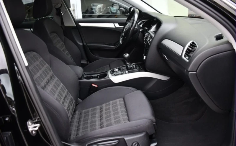 Audi A4 2.0 TDI | Ръчна | Теглич | PDC | , снимка 12 - Автомобили и джипове - 53536250