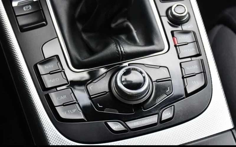 Audi A4 2.0 TDI | Ръчна | Теглич | PDC | , снимка 16 - Автомобили и джипове - 53536250