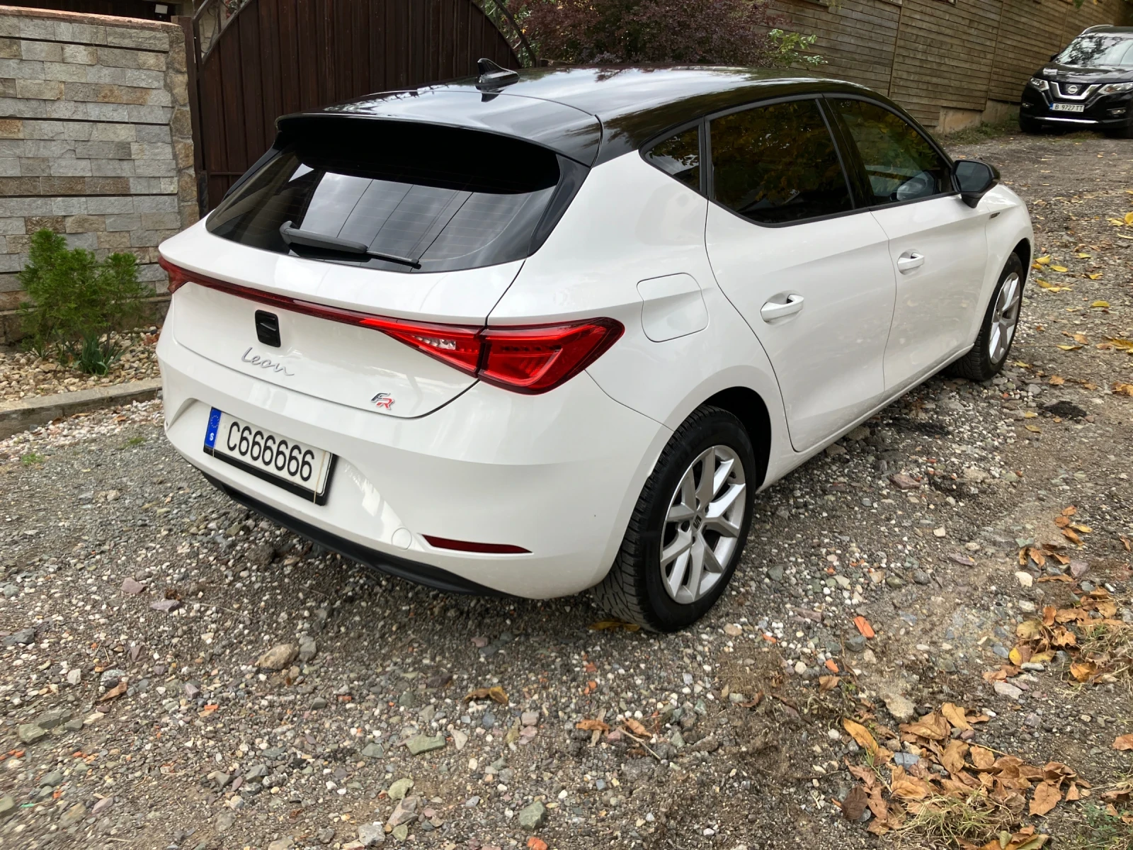 Seat Leon 2.0 TDI - Blackpool Edition - изображение 10