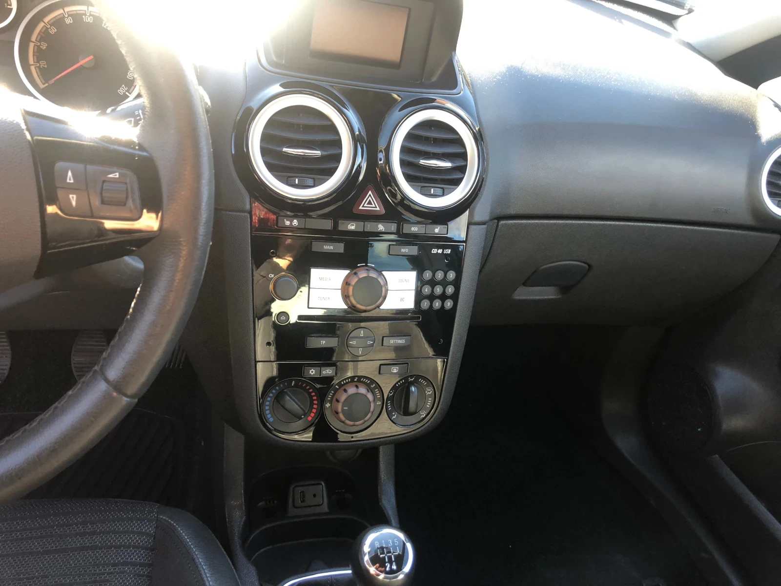 Opel Corsa 1.2 - изображение 8