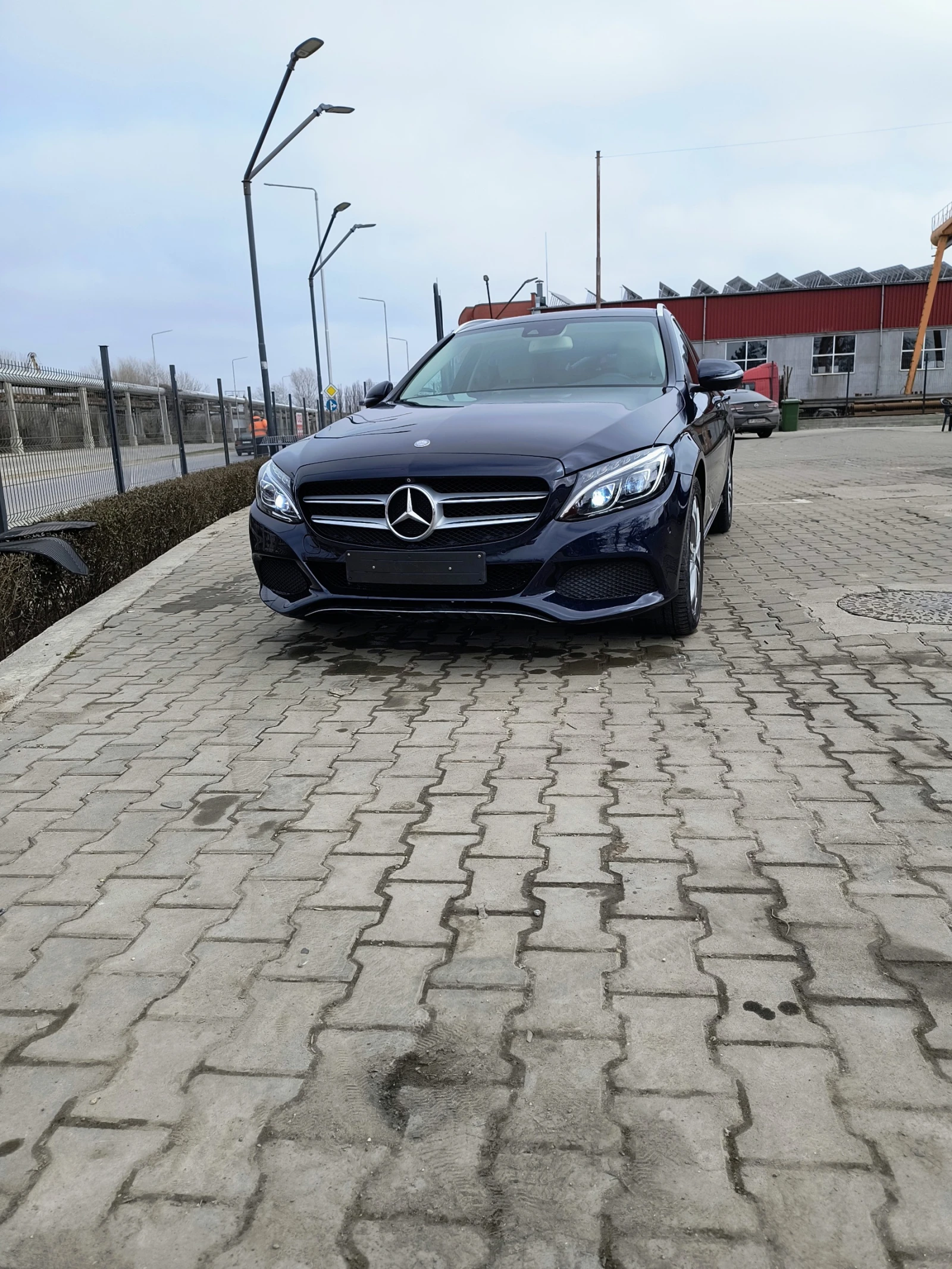 Mercedes-Benz C 350 Премиум Изпълнение Full Led, снимка 16 - Автомобили и джипове - 53532502