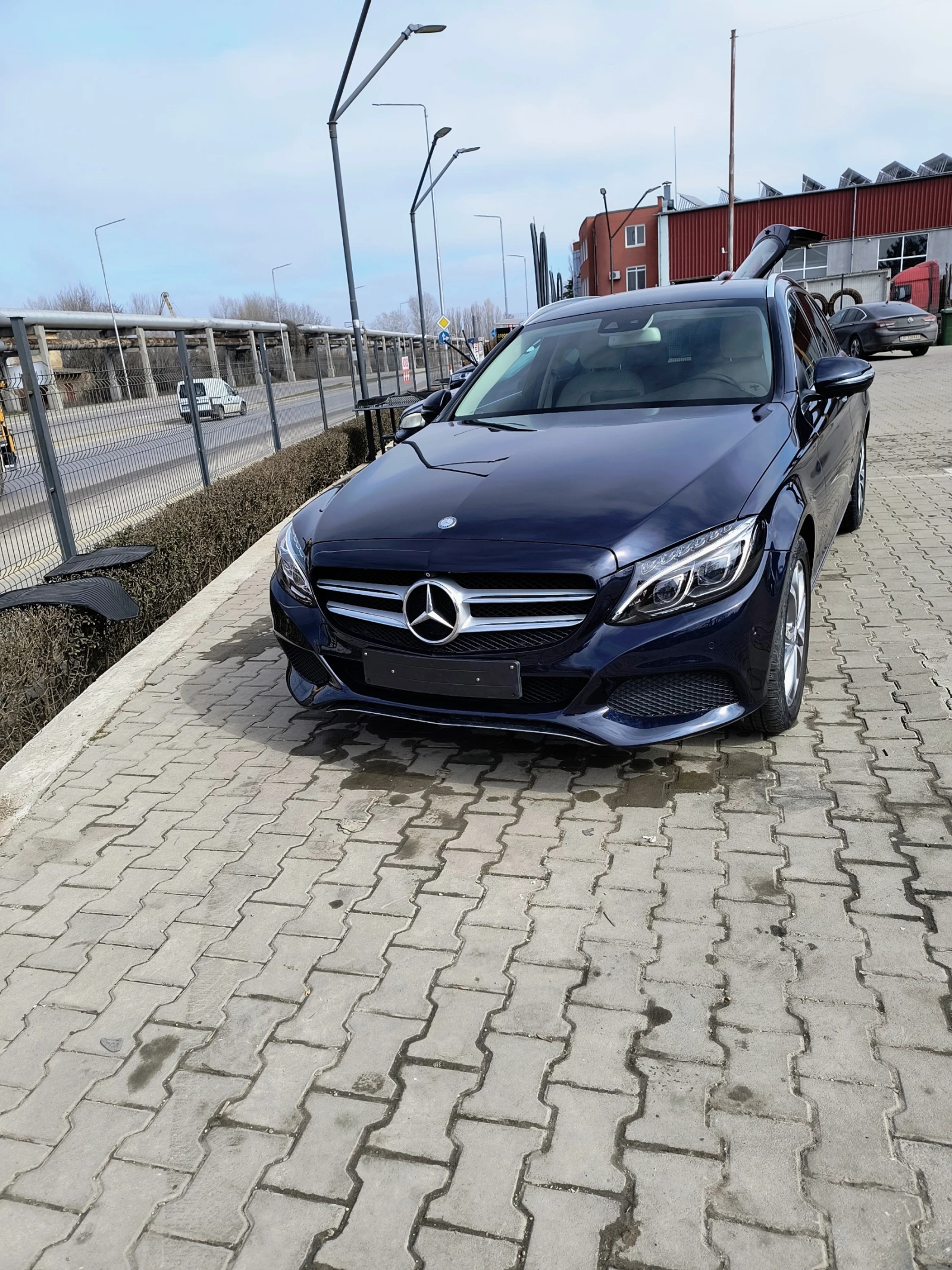 Mercedes-Benz C 350 Премиум Изпълнение Full Led, снимка 5 - Автомобили и джипове - 53532502