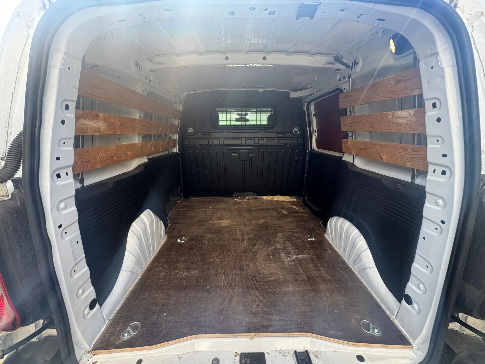 Peugeot Partner 1.5 HDI Premium, снимка 11 - Автомобили и джипове - 54136249