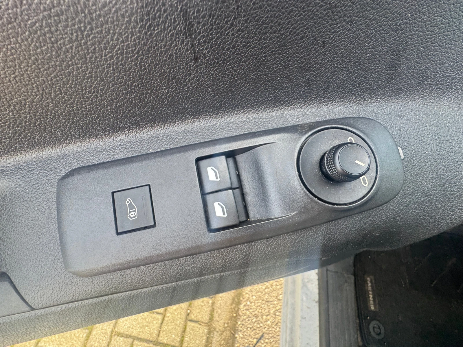 Peugeot Partner 1.5 HDI Premium, снимка 15 - Автомобили и джипове - 54136249