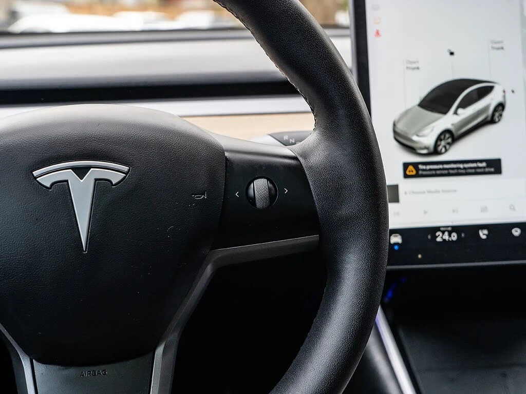 Tesla Model Y Y Long Range 4x4, снимка 14 - Автомобили и джипове - 54488612