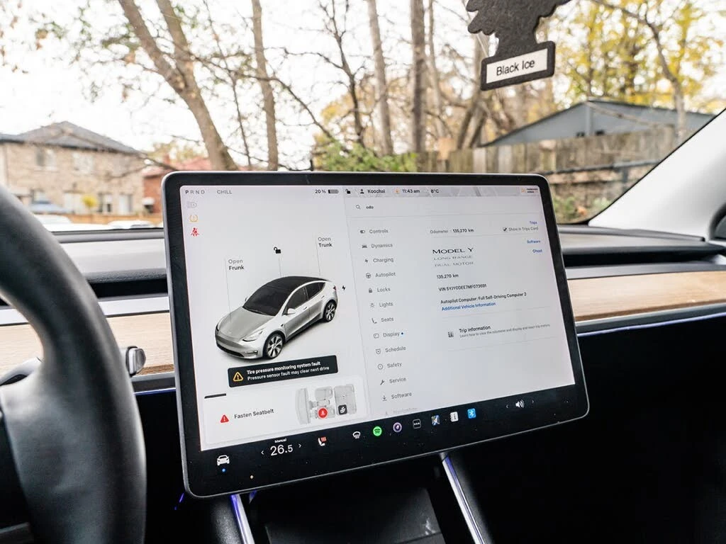 Tesla Model Y Y Long Range 4x4, снимка 12 - Автомобили и джипове - 54488612