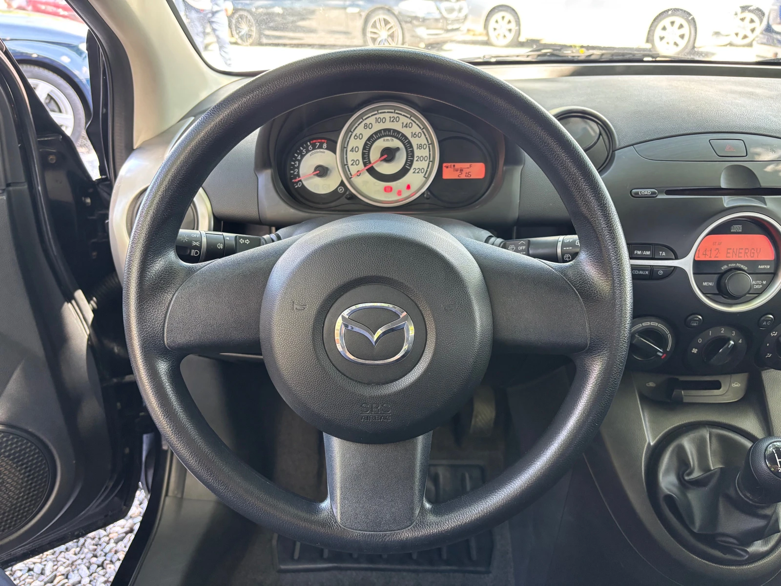 Mazda 2 1.4i, снимка 11 - Автомобили и джипове - 54509285