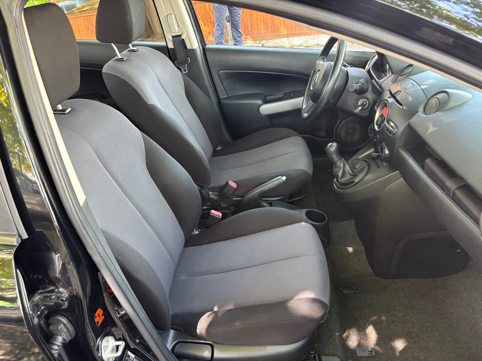 Mazda 2 1.4i, снимка 10 - Автомобили и джипове - 54509285