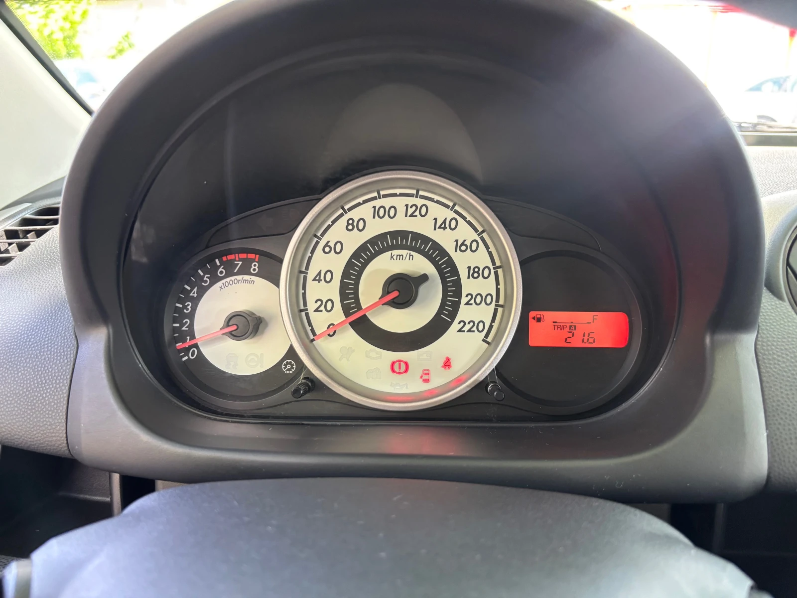 Mazda 2 1.4i, снимка 13 - Автомобили и джипове - 54509285
