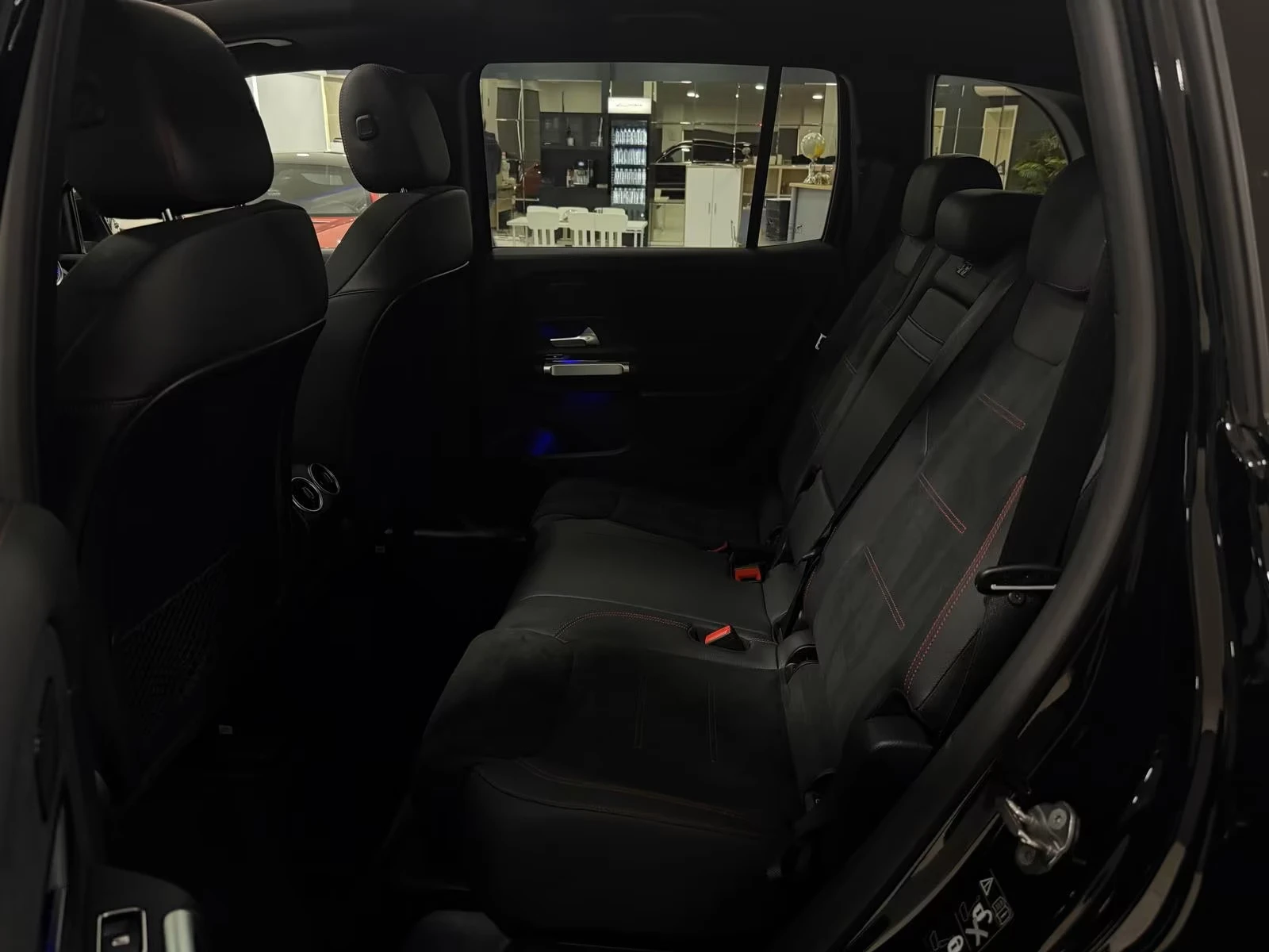 Mercedes-Benz EQB 300 4M AMG-LINE/PANO/MEMOY/, снимка 17 - Автомобили и джипове - 54681889