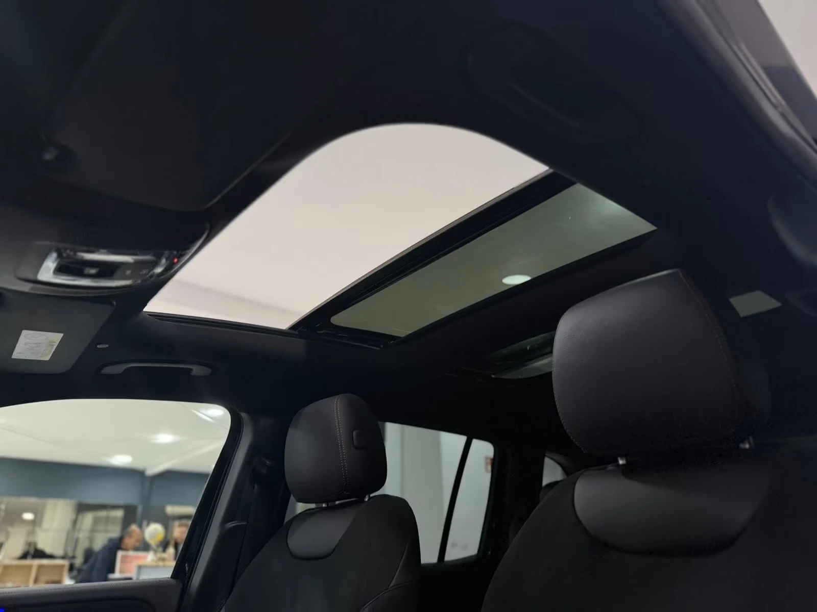 Mercedes-Benz EQB 300 4M AMG-LINE/PANO/MEMOY/, снимка 14 - Автомобили и джипове - 54681889