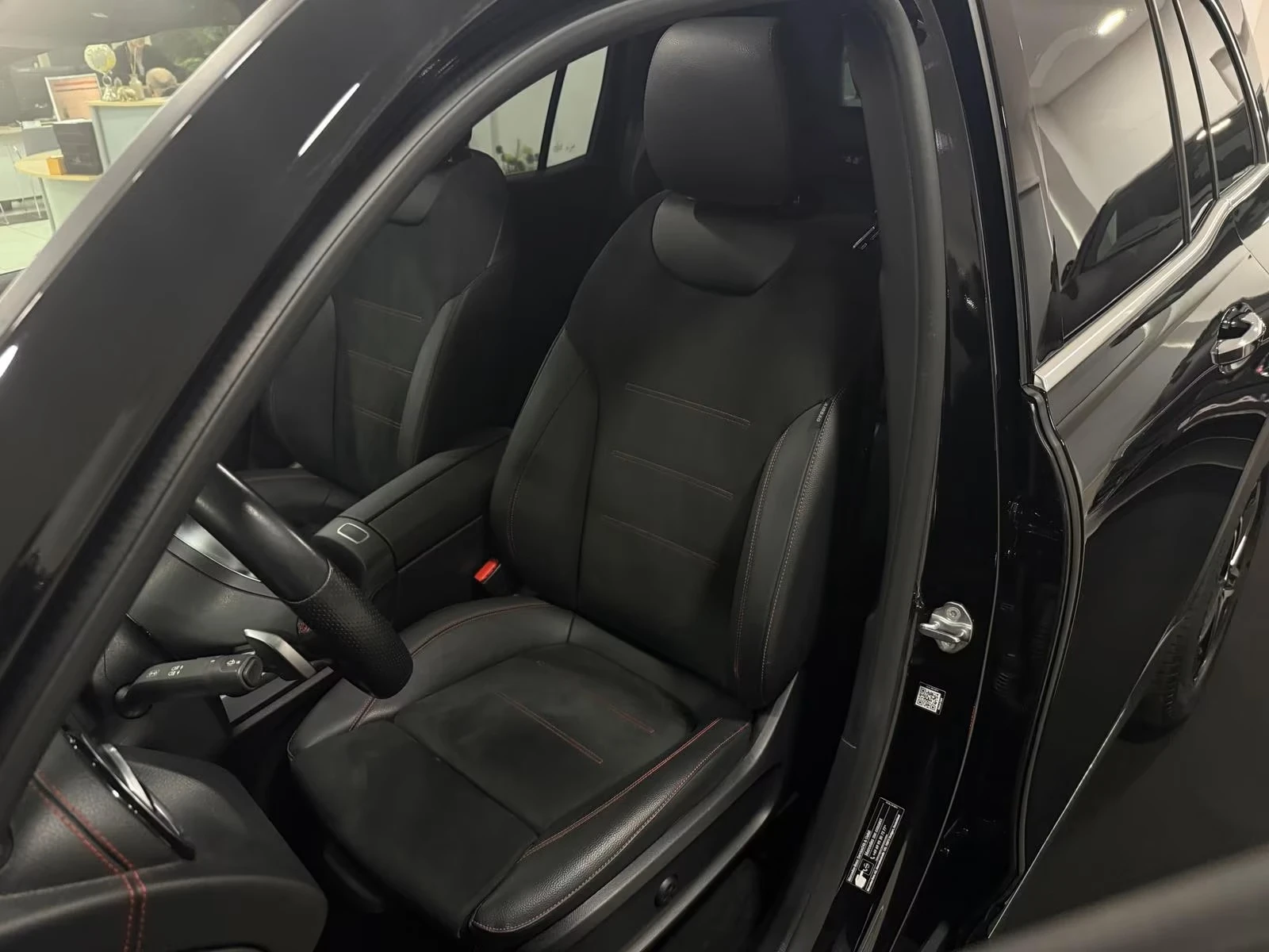 Mercedes-Benz EQB 300 4M AMG-LINE/PANO/MEMOY/, снимка 15 - Автомобили и джипове - 54681889