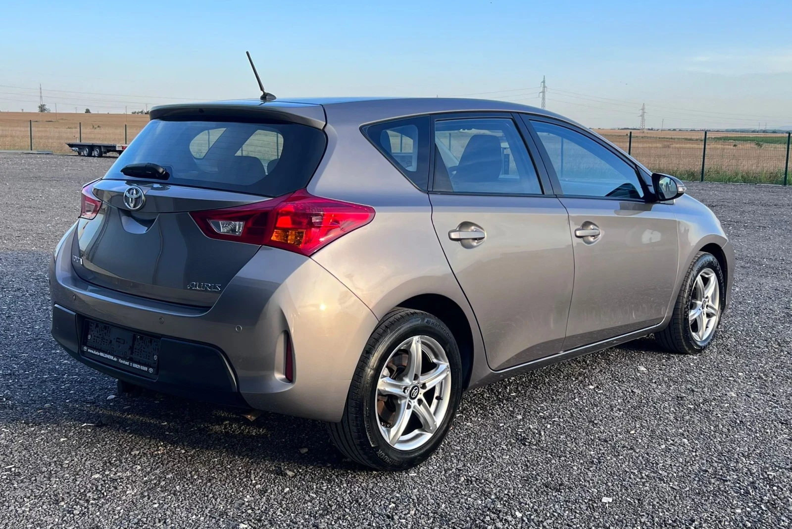 Toyota Auris 1.4D4D-90-6ск, снимка 4 - Автомобили и джипове - 55016625