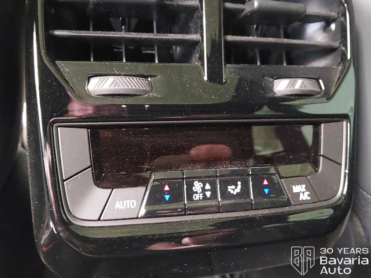 BMW iX 40 xDrive Sport, снимка 15 - Автомобили и джипове - 55230876