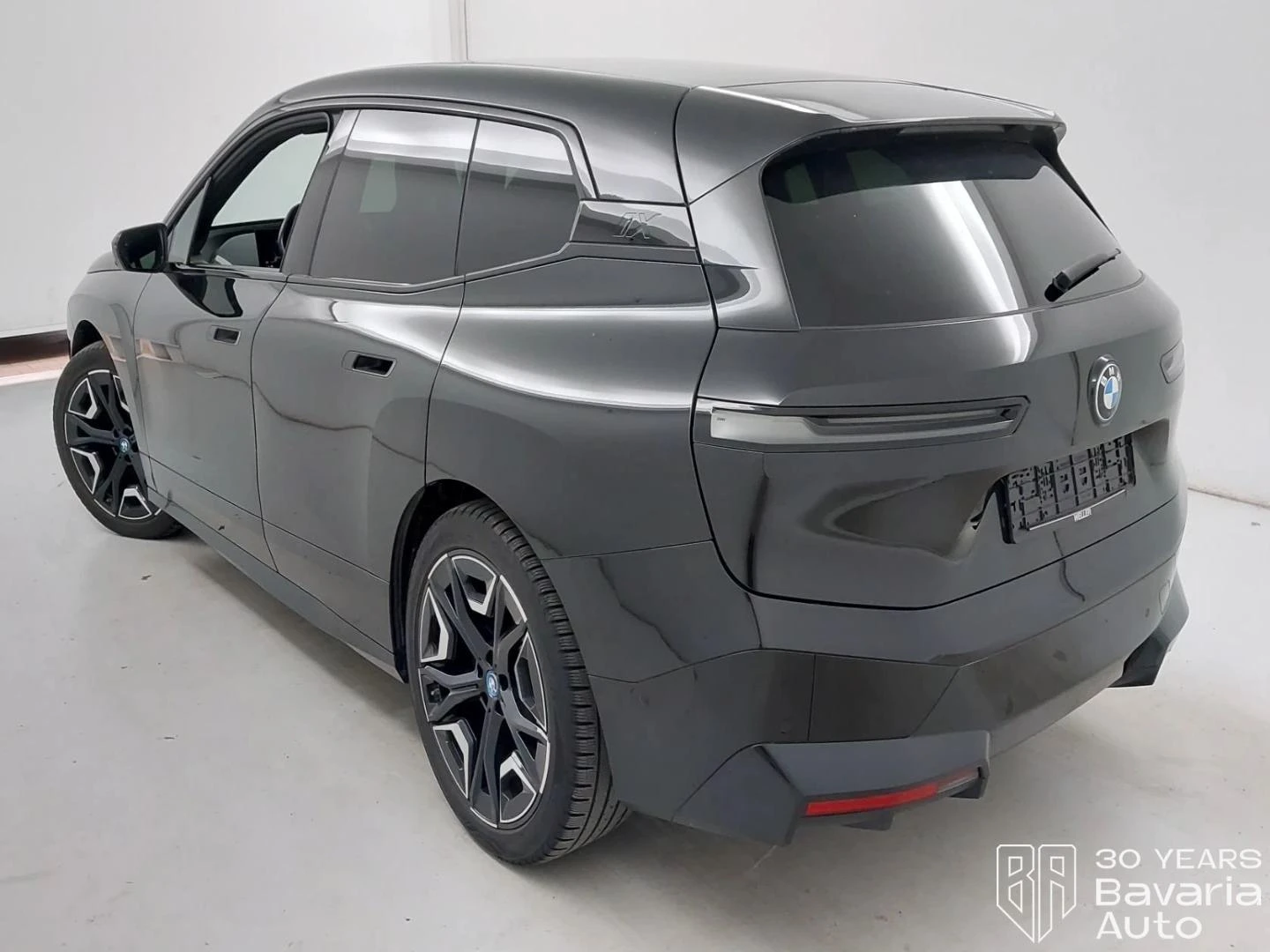 BMW iX 40 xDrive Sport, снимка 2 - Автомобили и джипове - 55230876