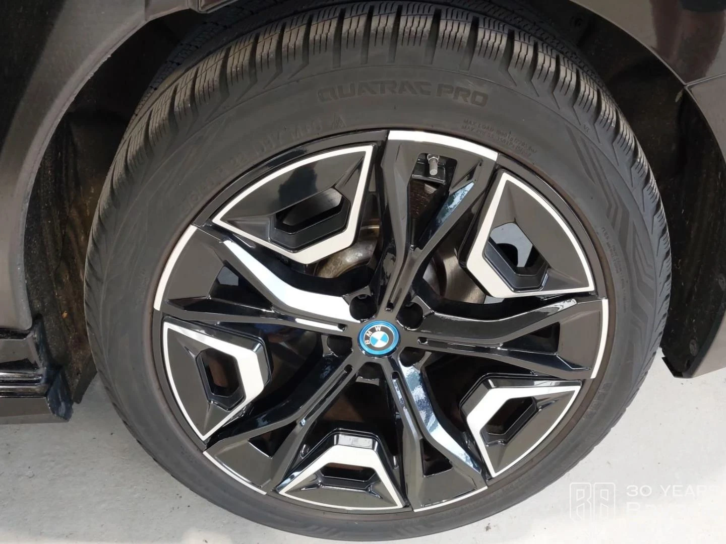 BMW iX 40 xDrive Sport, снимка 17 - Автомобили и джипове - 55230876