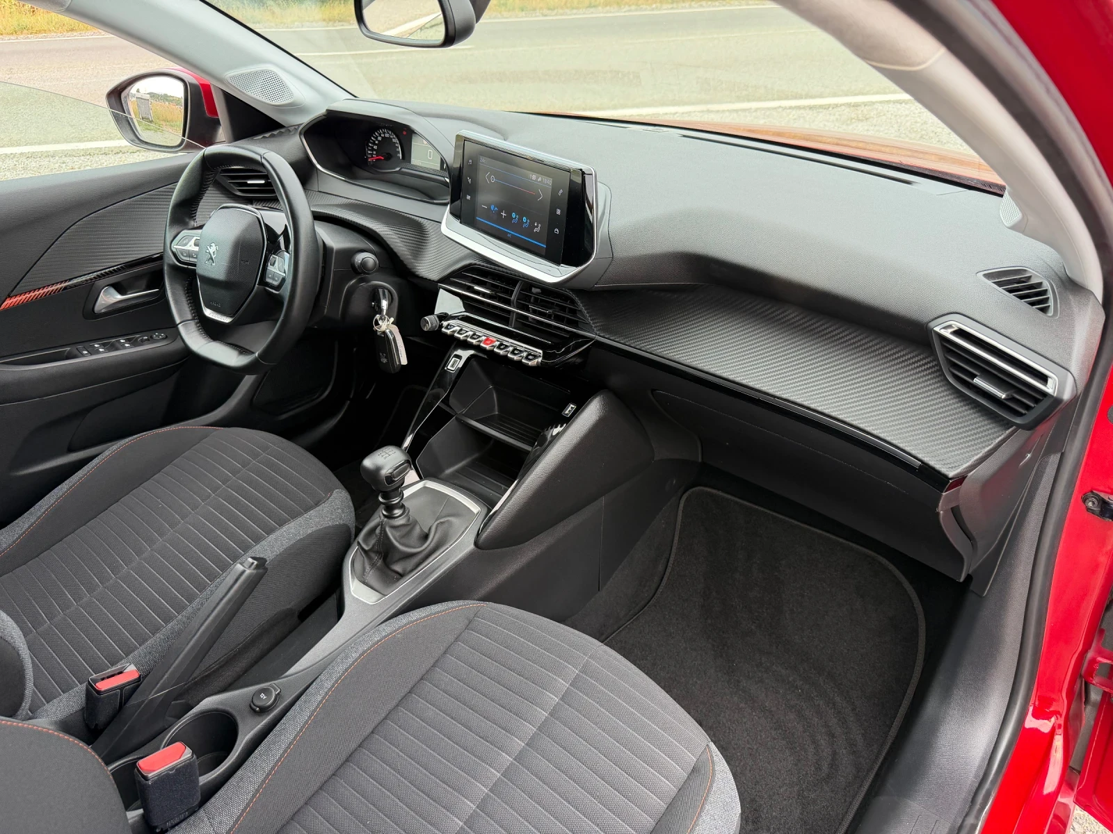 Peugeot 208 1.2T ESSENCE NAVI SERVICE BOOK EURO6D TUV COC , снимка 13 - Автомобили и джипове - 55673703