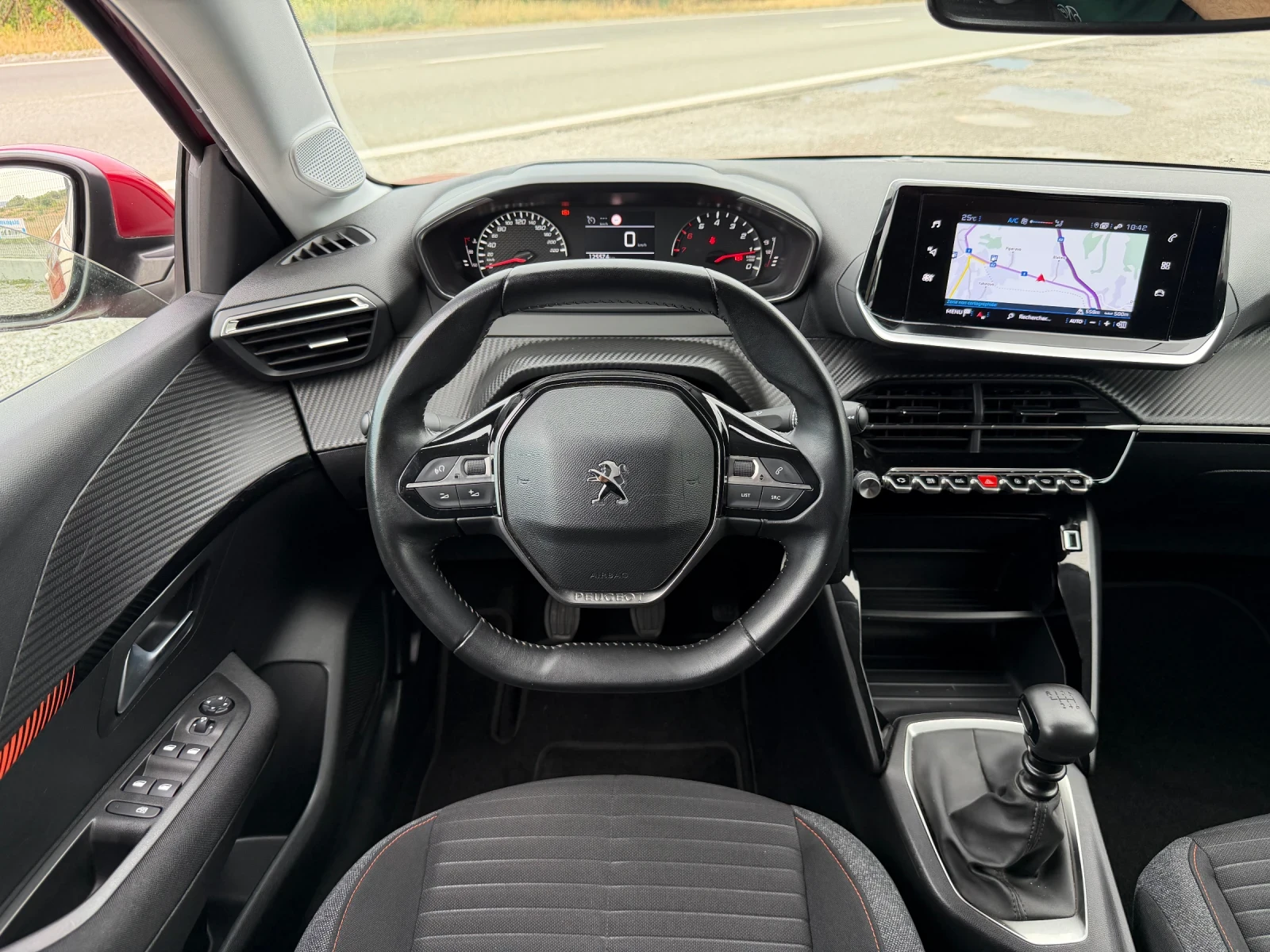 Peugeot 208 1.2T ESSENCE NAVI SERVICE BOOK EURO6D TUV COC , снимка 10 - Автомобили и джипове - 55673703
