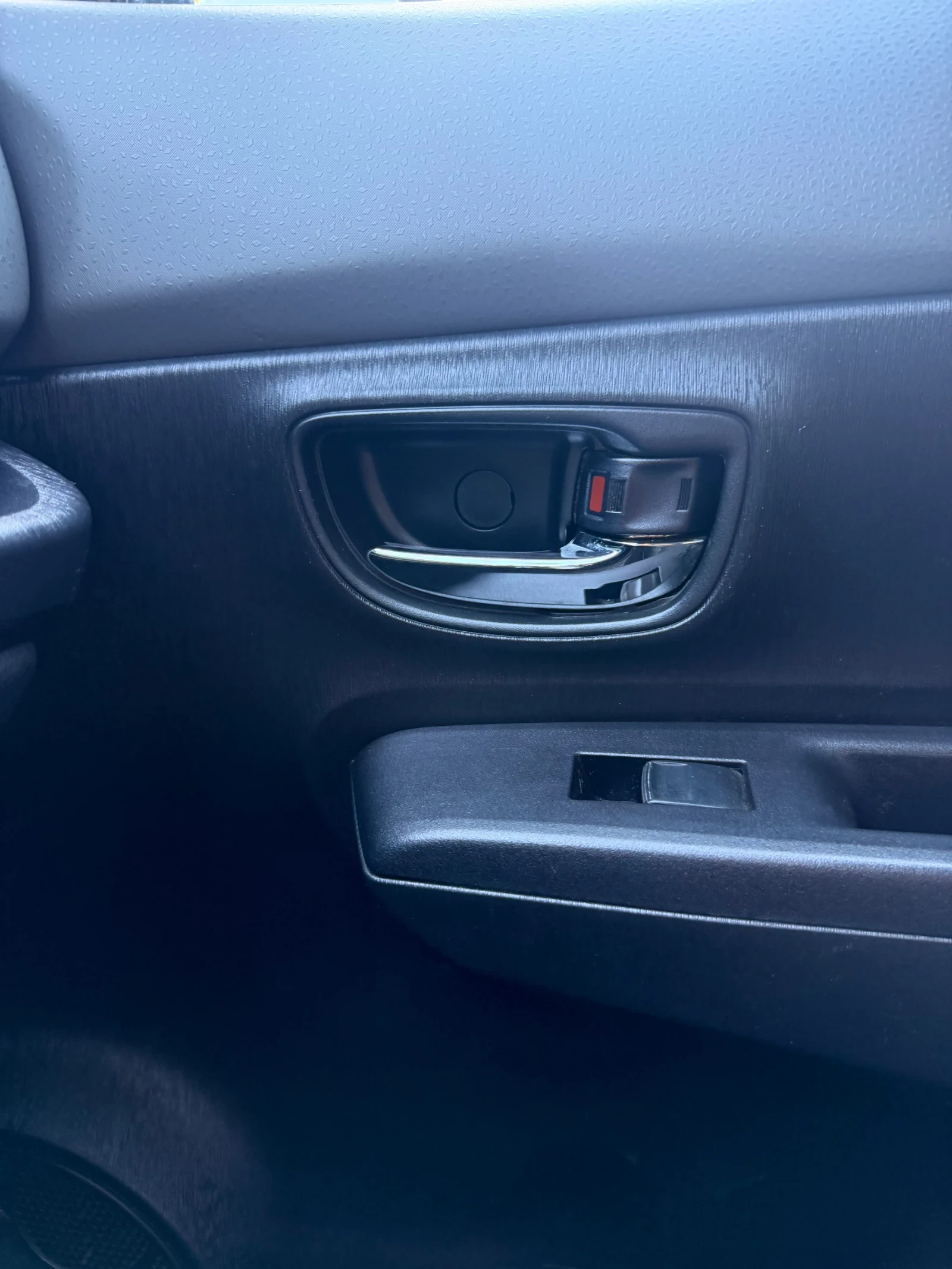 Toyota Yaris 1.0, снимка 13 - Автомобили и джипове - 55920829