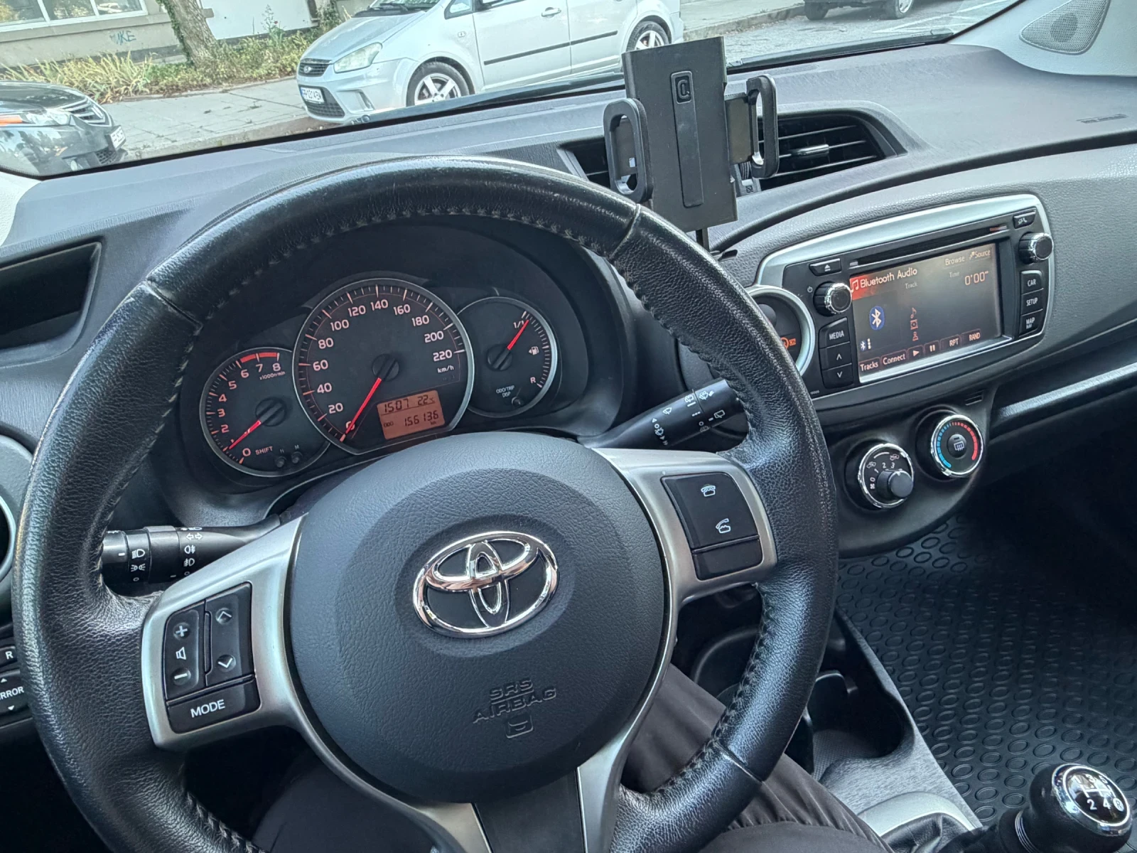 Toyota Yaris 1.0, снимка 8 - Автомобили и джипове - 55920829