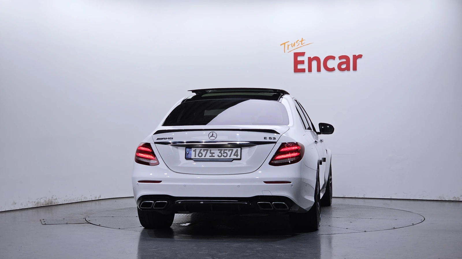 Mercedes-Benz E 63 AMG BLIND SPOT* SOFT CLOSE* HUD* 360* ЛЮК* КРАЙНА ЦЕНА, снимка 4 - Автомобили и джипове - 56170090