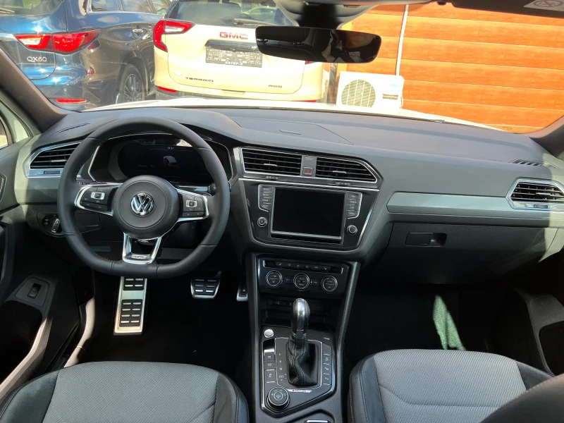VW Tiguan 2.0 i 4 Motion R-Line Keyless Навигация Камера, снимка 13 - Автомобили и джипове - 53523949