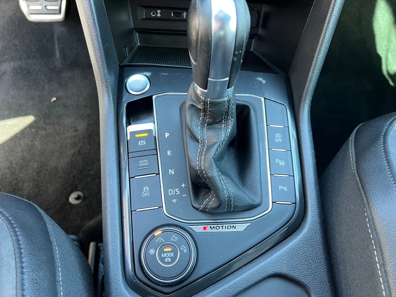 VW Tiguan 2.0 i 4 Motion R-Line Keyless Навигация Камера, снимка 12 - Автомобили и джипове - 53523949