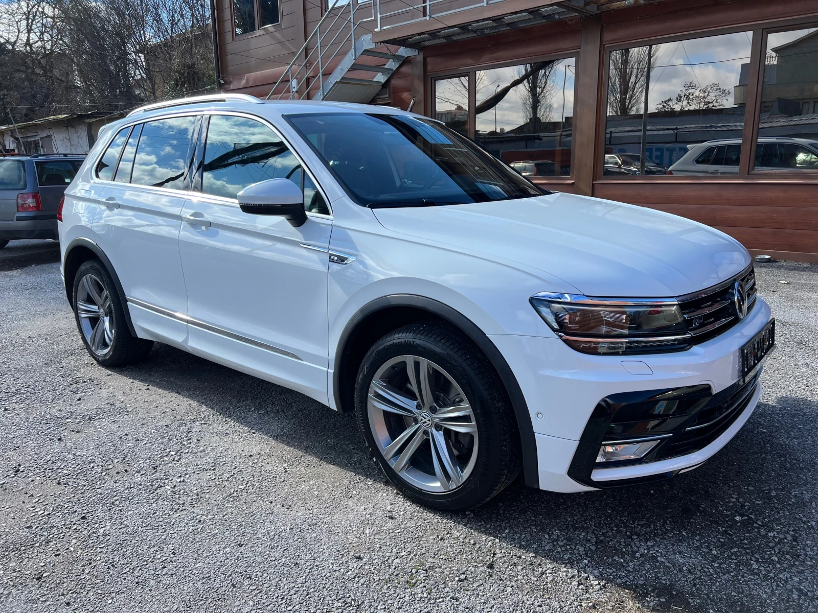 VW Tiguan 2.0 i 4 Motion R-Line Keyless Навигация Камера - изображение 3