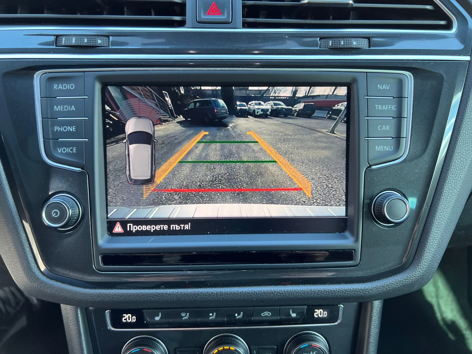 VW Tiguan 2.0 i 4 Motion R-Line Keyless Навигация Камера - изображение 9